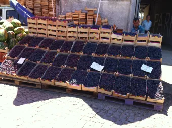 Juli auf dem Markt in Prishtina