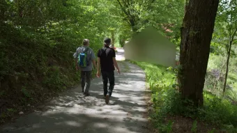 Spaziergang auf privatisierten Waldwegen©EIKON Media GmbH