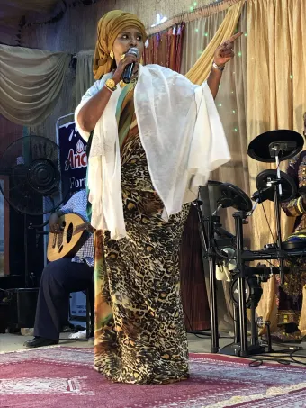 Sarah Halgan auf der Bühne