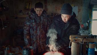 KOLYMA-Jakutischer Erfinder Niurgun und sein Assistent (c) Enno Endlicher